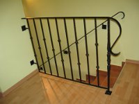 zábradlí na schodišti